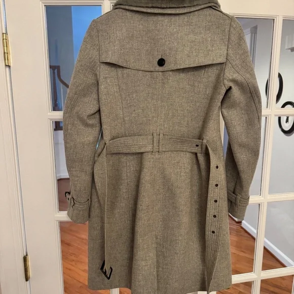 Authentic Burberry Wool Coat with Fur Collar Gray Size 4 - Picture 4 of 8